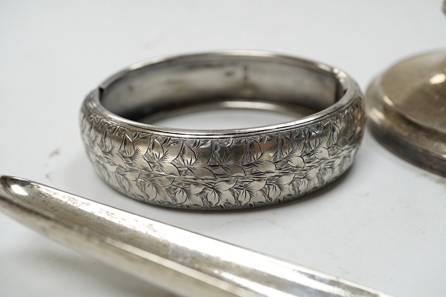 A late George III silver marrow scoop, Eley & Fearn, London, 1818, 21.6cm, a sterling double ended pill box, a Victorian silver etui case and four other items including an inkwell, wine label and plated spoon. Condition